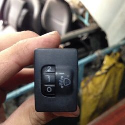 vitz aqua head light adjustor (9)